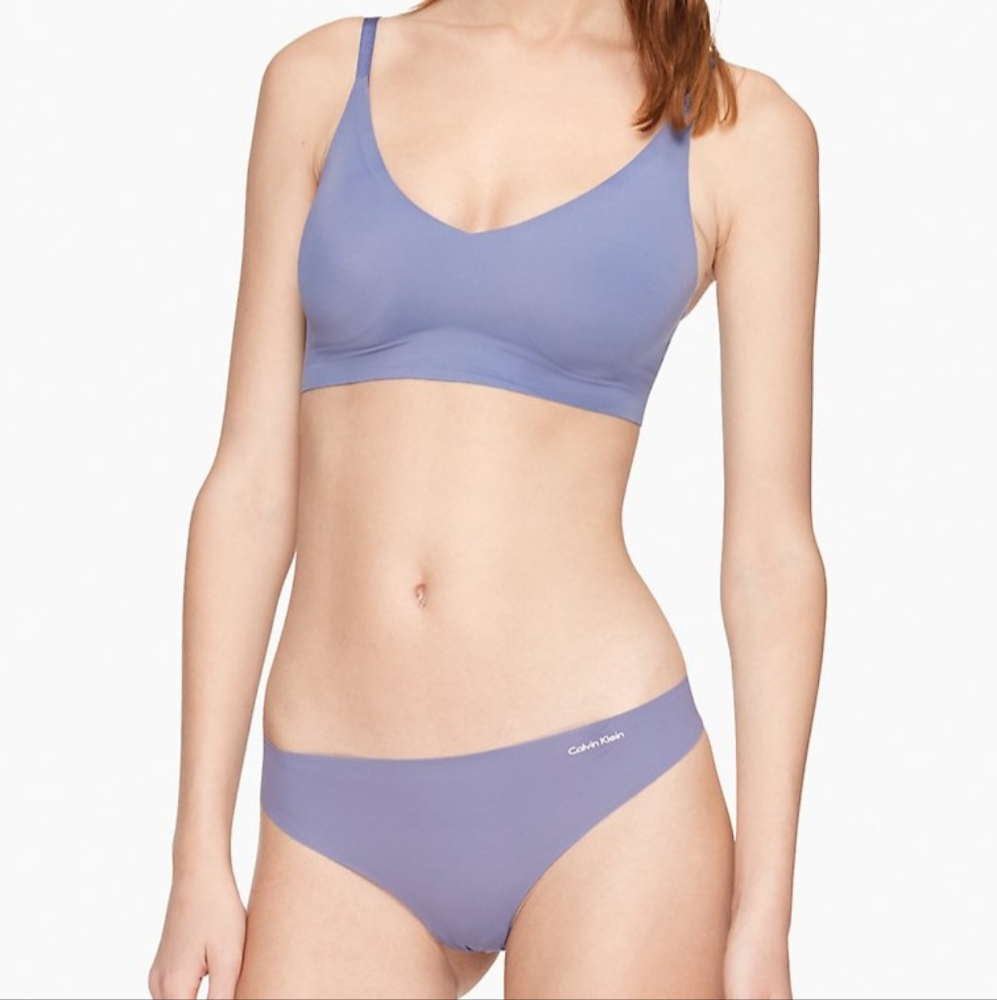 CALVIN KLEIN BRAND NEW BRALETTE AND THONG SET SIZE M
